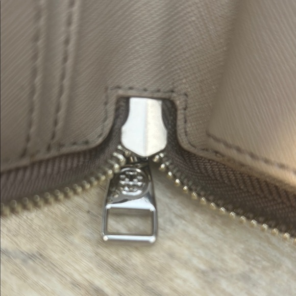 Tory Burch Emerson Mini Wallet/Wristlett - Picture 6 of 6